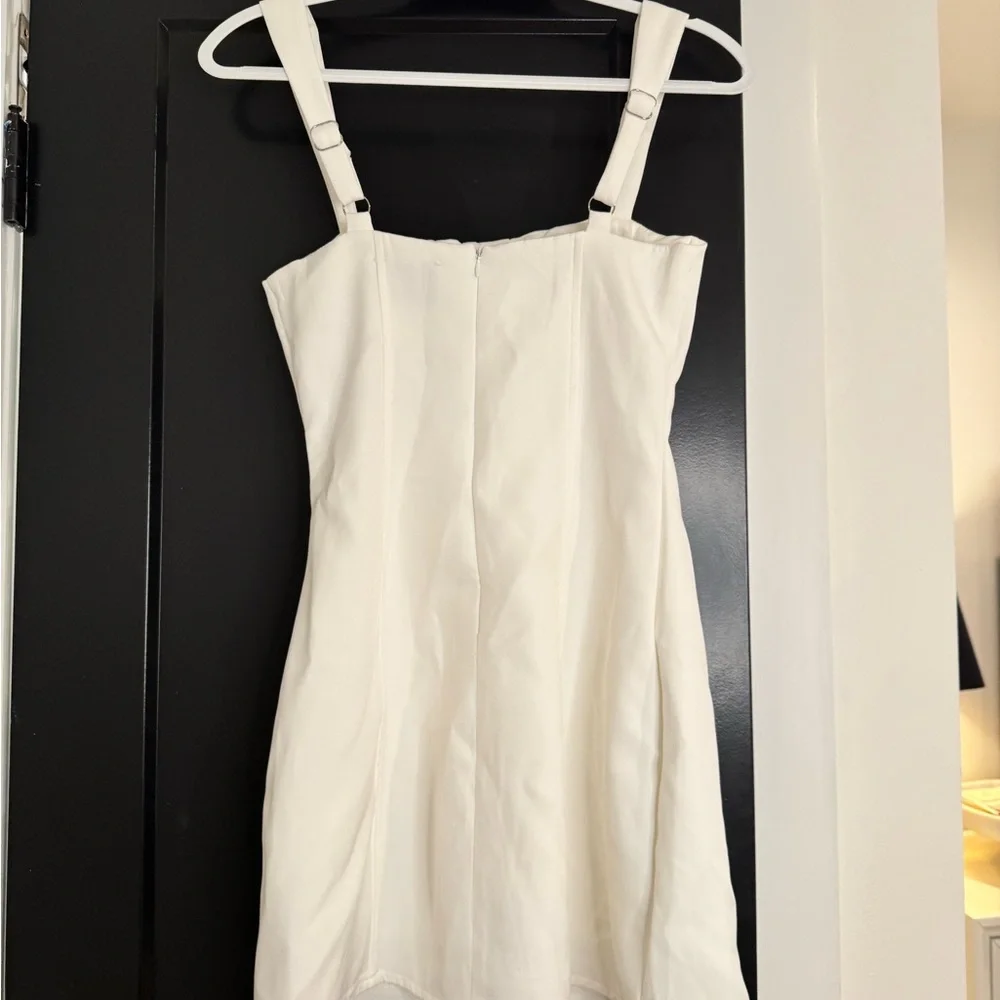 NWT Chic White Button-Front Mini Dress - Picture 2 of 5